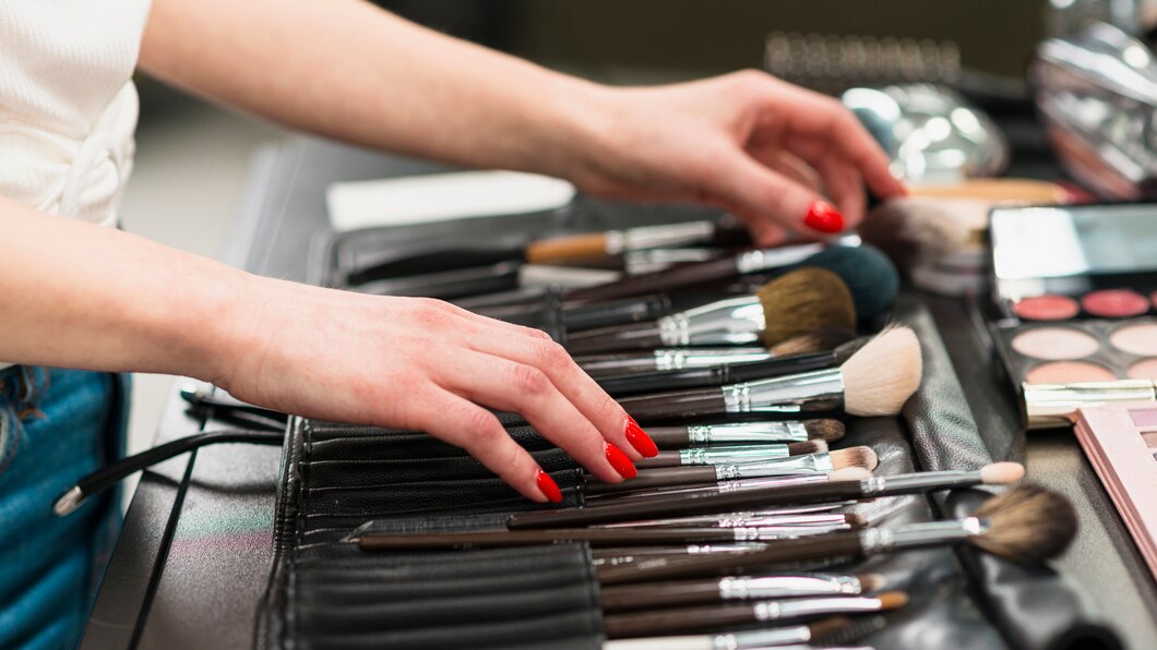 Jak wybrać odpowiednie wyposażenie do salonu kosmetycznego – poradnik dla początkujących właścicieli