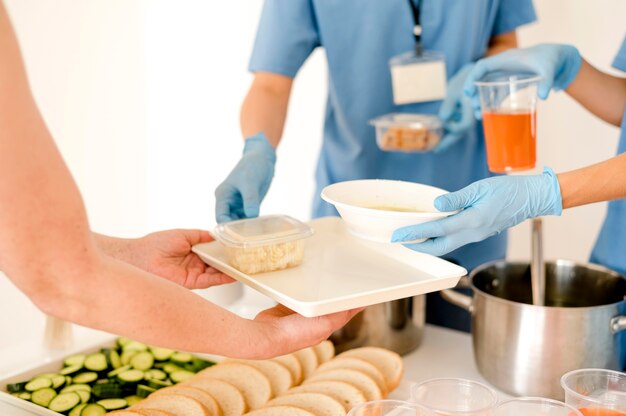 Jakie korzyści przynoszą regularne badania przed rozpoczęciem pracy w gastronomii?