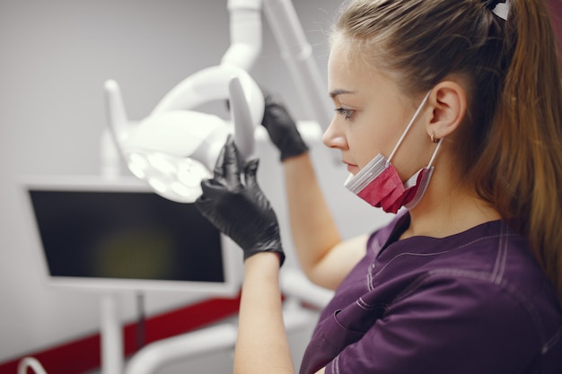 Innowacyjne technologie w stomatologii: Jak nowe materiały zmieniają praktykę dentystyczną